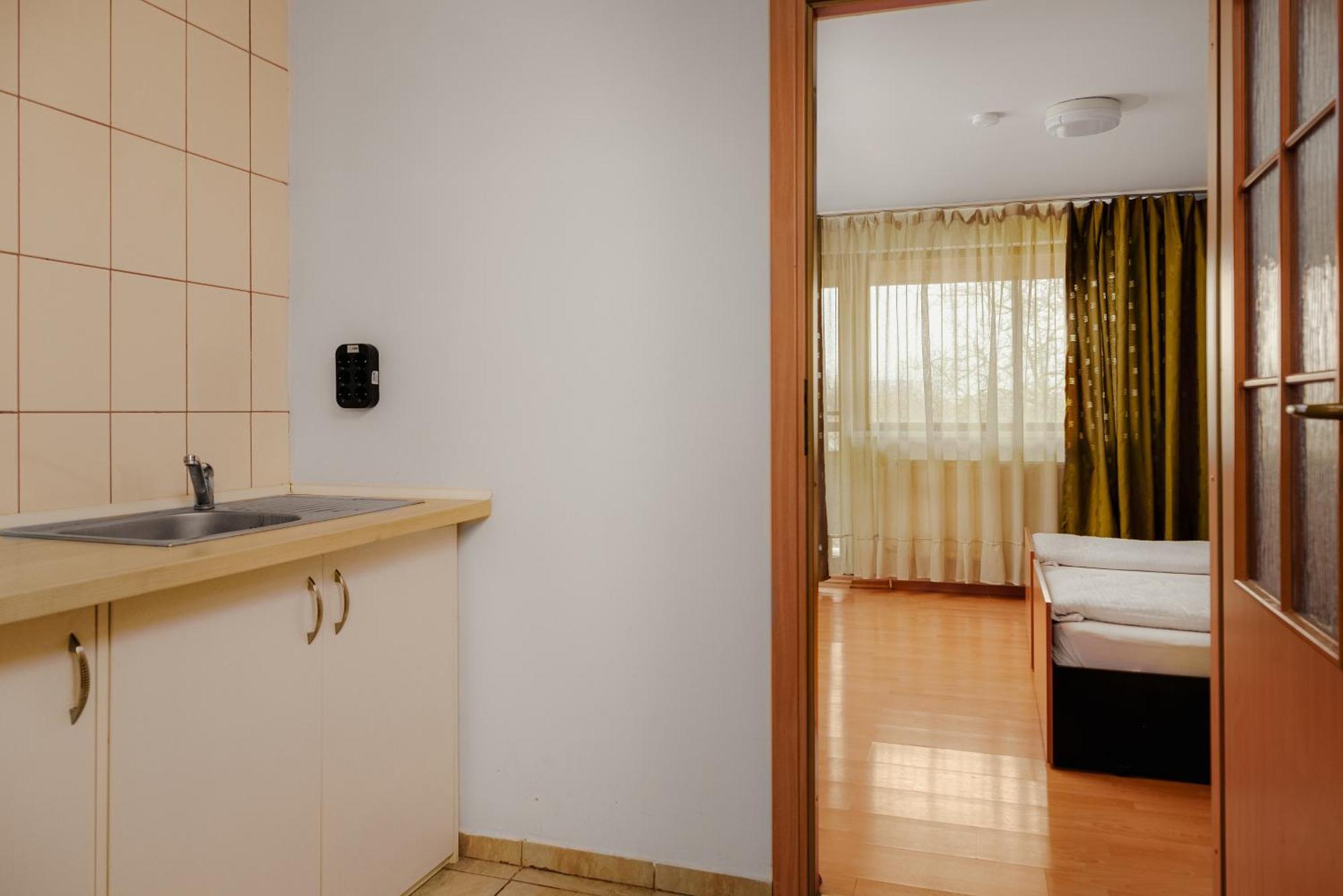 Business Transit To Therme & Bucharest Airport Săftica Eksteriør billede