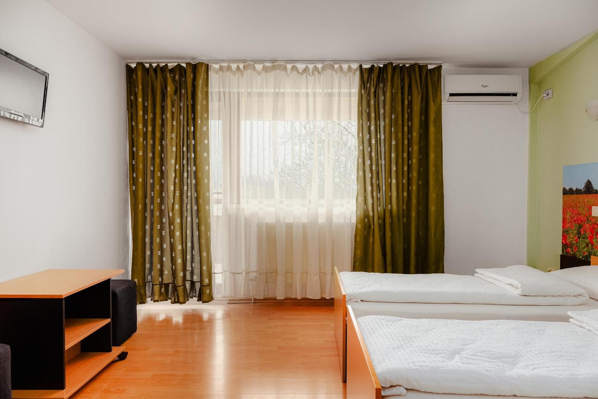 Business Transit To Therme & Bucharest Airport Săftica Eksteriør billede